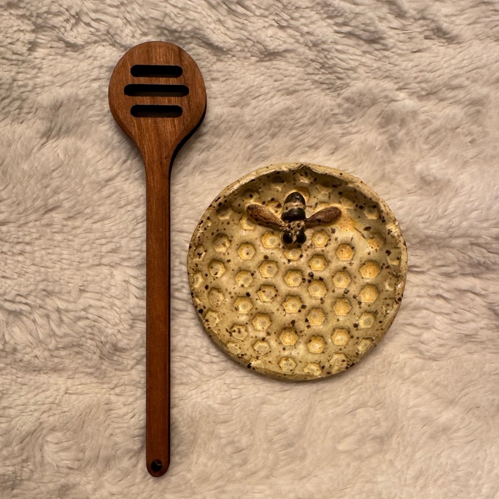 Wooden Honey Dipper and Honeycomb Plate Set